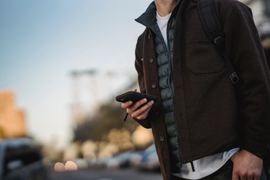 How to Layer Men’s Winter Outfits Without Looking Bulky